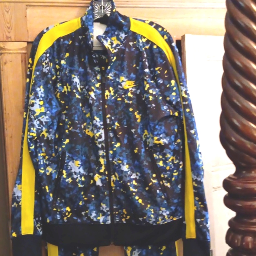 🏃‍♀️✨️Nike Tribute Complete Tracksuit Yellow Stripe🌟